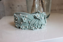 Load image into Gallery viewer, Floral Pearl Headband
