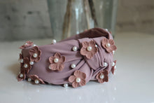 Load image into Gallery viewer, Floral Pearl Headband
